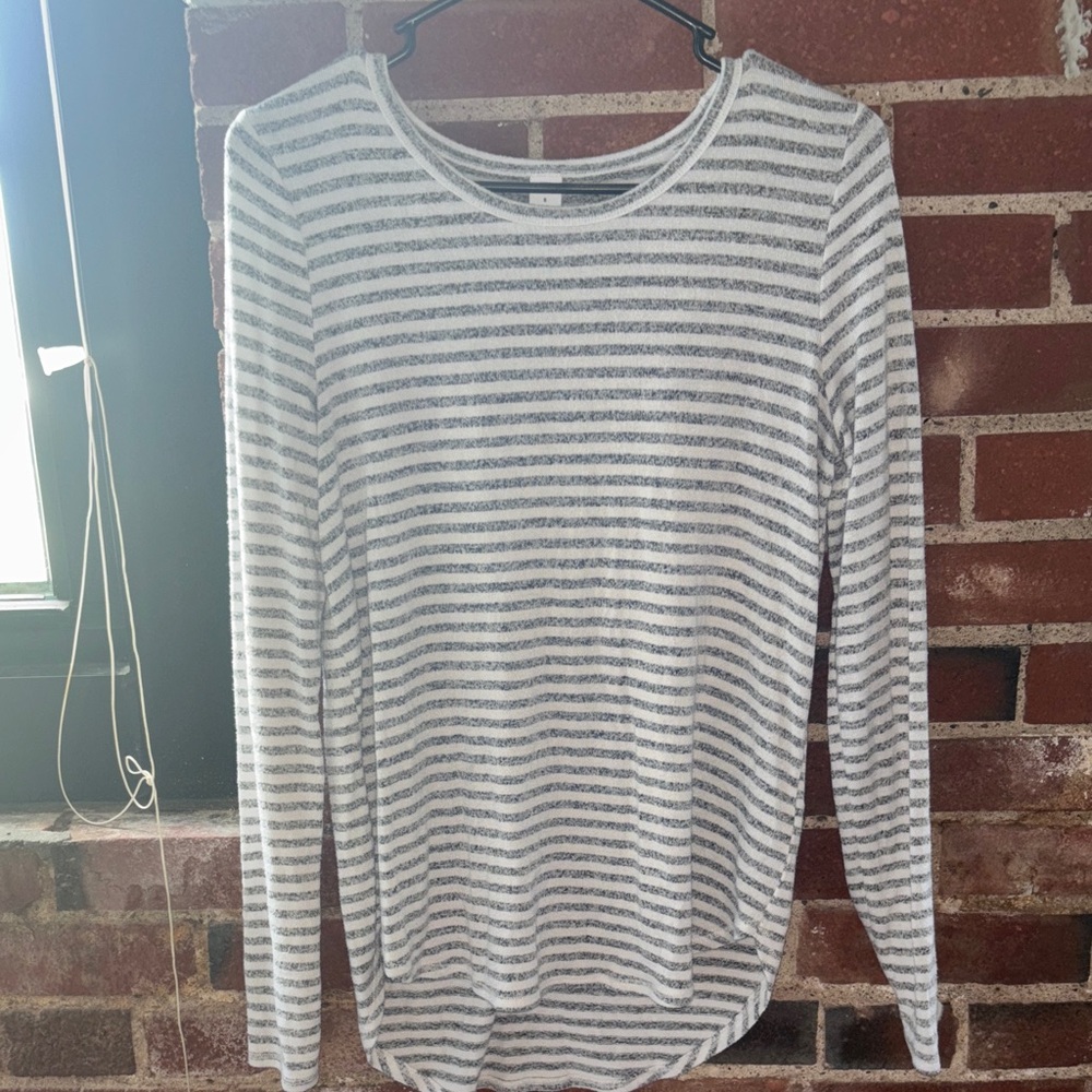 Old Navy Gray and White Striped Long Sleeve Tee